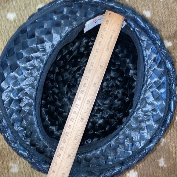 Vintage black Valerie Modes straw hat with netting and bow - Picture 12 of 15